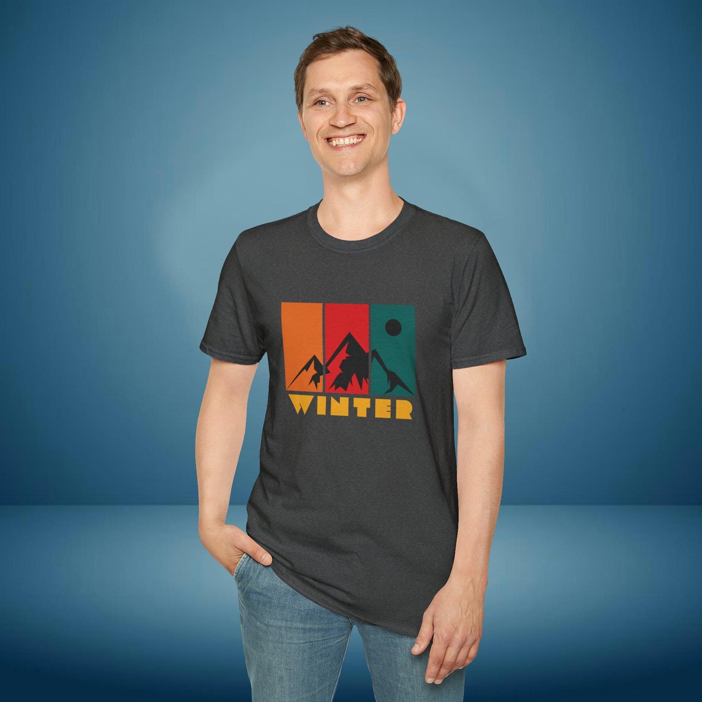 Unisex T-Shirt 'Mountain Winter Retro Design' ๐๏ธโ๏ธ โ Outdoor - Style, Softstyle, Komfortabel - T-Shirt | Jetzt bestellen bei PrintHub Horizon