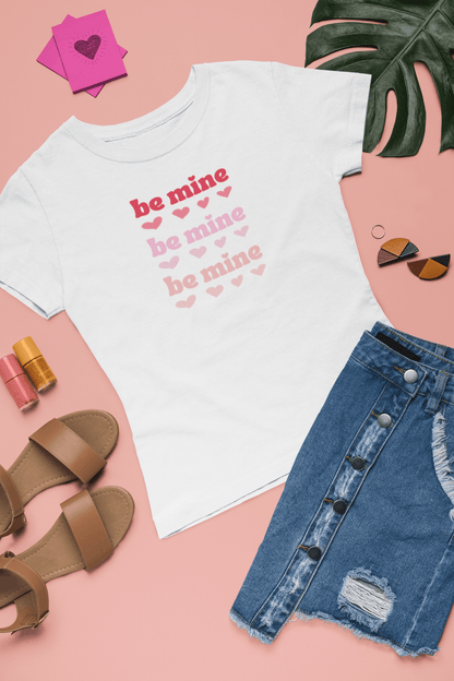 Unisex T-Shirt 'Be Mine Design' ❤️ – Valentinstag Geschenkidee, Softstyle, Komfortabel - T-Shirt | Jetzt bestellen bei PrintHub Horizon