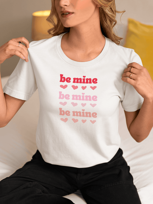 Unisex T-Shirt 'Be Mine Design' ❤️ – Valentinstag Geschenkidee, Softstyle, Komfortabel - T-Shirt | Jetzt bestellen bei PrintHub Horizon