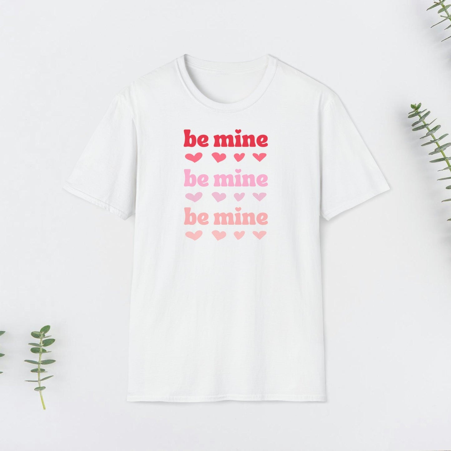 Unisex T-Shirt 'Be Mine Design' ❤️ – Valentinstag Geschenkidee, Softstyle, Komfortabel - T-Shirt | Jetzt bestellen bei PrintHub Horizon