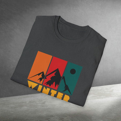 Unisex T-Shirt 'Mountain Winter Retro Design' 🏔️❄️ – Outdoor - Style, Softstyle, Komfortabel - T-Shirt | Jetzt bestellen bei PrintHub Horizon